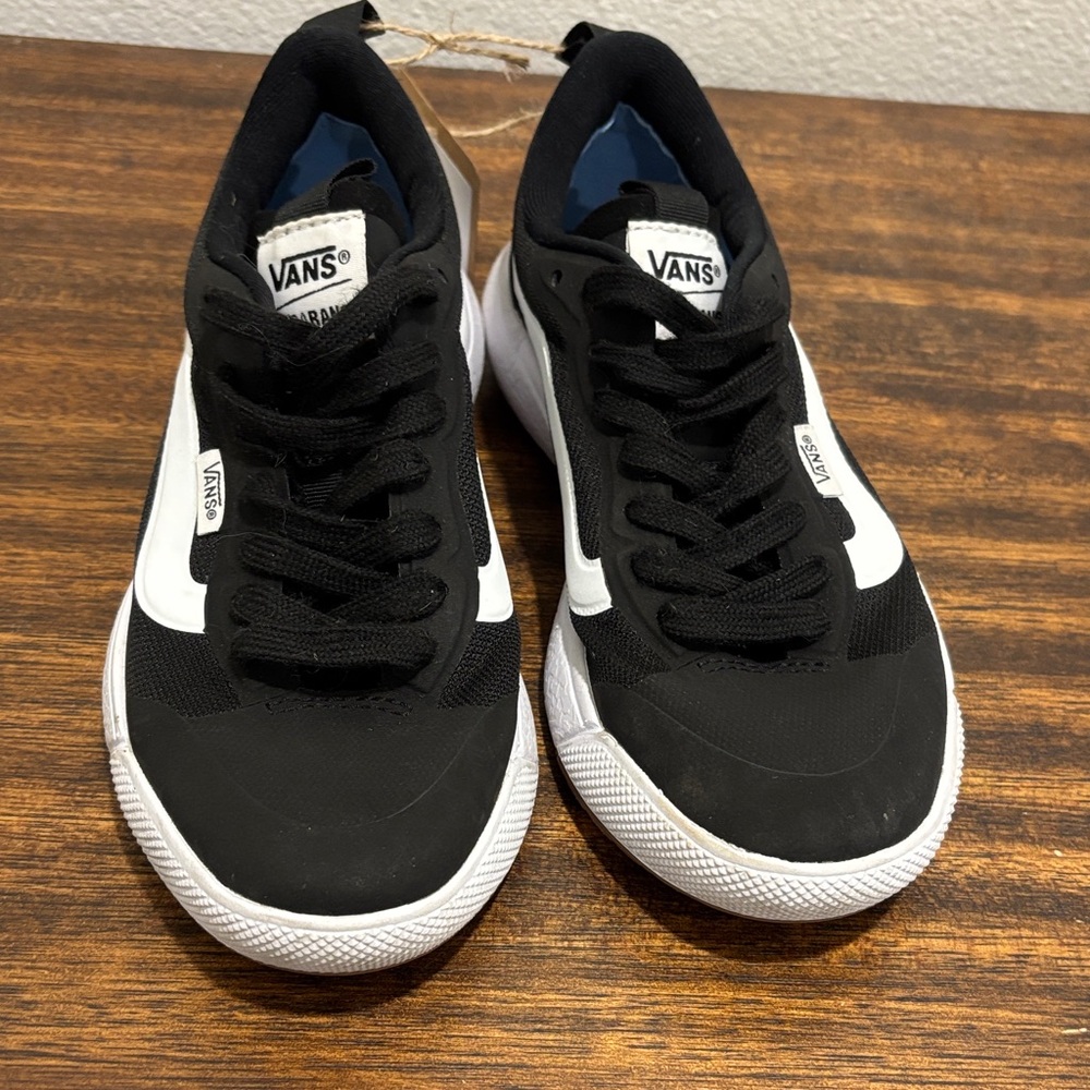 Vans ULTRARANGE black and white boys 3.5
